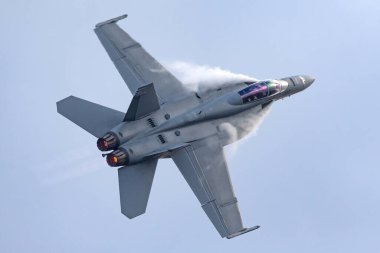 Avalon, Avustralya - 26 Şubat 2013: Royal Australian Air Force (RAAF) Boeing F / A-18F Super Hornet multitirole savaş uçağı A44-222 Queensland, RAAF Amberley 'de konuşlanmıştır..