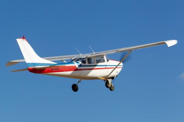 Rowland Flat, Avustralya - 14 Nisan 2013: Cessna 182 Skylane tek motorlu hafif uçak VH-STD.