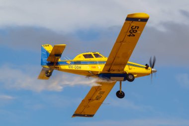 Rowland Flat, Avustralya - 14 Nisan 2013: Air Tractor 802 tarım ve yangın bombardıman uçağı VH-ODH.
