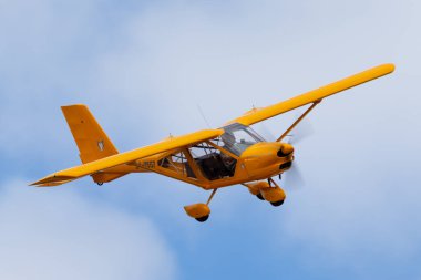 Rowland Flat, Avustralya - 14 Nisan 2013: Aeroprakt A-22LS Foxbat iki koltuk, yüksek kanatlı tek motorlu hafif hava aracı.