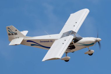 Rowland Düzlüğü, Avustralya - 14 Nisan 2013: ICP MXP-740 Savannah XL yüksek kanatlı kısa kalkış ve iniş yapan uçak.
