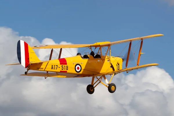 Rowland Düzlüğü, Avustralya - 14 Nisan 2013: De Havilland Avustralya DH-82A Tiger Moth tek motorlu çift motorlu uçak.