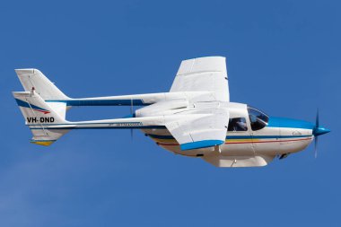 Rowland Flat, Avustralya - 14 Nisan 2013: Cessna 337 Skymaster çift motorlu hafif uçak VH-DND.
