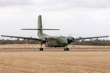 RAAF Williams, Point Cook, Avustralya - 1 Mart 2014: Eski Kraliyet Avustralya Hava Kuvvetleri (RAAF) de Havilland Kanada DHC-4A Caribou çift motorlu taktik nakliye uçağı VH-VBA (A4-210)