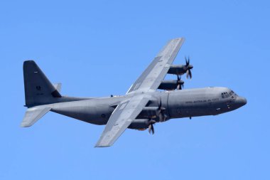 RAAF Williams, Point Cook, Avustralya - 28 Şubat 2014: Kraliyet Avustralya Hava Kuvvetleri Lockheed Martin C-130J-30 Herkül askeri kargo uçağı A97-466.