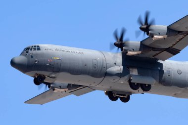 RAAF Williams, Point Cook, Avustralya - 28 Şubat 2014: Kraliyet Avustralya Hava Kuvvetleri Lockheed Martin C-130J-30 Herkül askeri kargo uçağı A97-466.