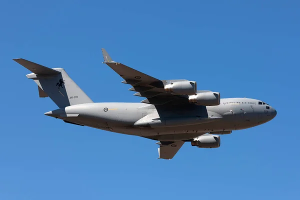 RAAF Williams, Point Cook, Avustralya - 2 Mart 2014: Kraliyet Avustralya Hava Kuvvetleri (RAAF) Boeing C-17A Globemaster III Büyük askeri kargo uçağı A41-206 RAAF Amberley, Queensland merkezli 36..