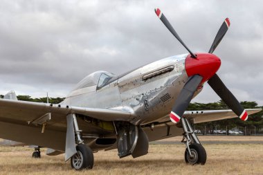 RAAF Williams, Point Cook, Avustralya - 2 Mart 2014: Eski Kraliyet Avustralya Hava Kuvvetleri (RAAF) Commonwealth Aircraft Corporation CA-18 Mustang VH-AGJ (Kuzey Amerika P-51D Mustang) II..