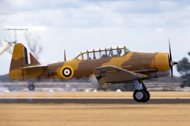 RAAF Williams, Point Cook, Avustralya - 2 Mart 2014: Kuzey Amerika T-6 (Noorduyn AT-16) Harvard VH-TXN 2..