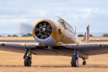 RAAF Williams, Point Cook, Avustralya - 2 Mart 2014: Kuzey Amerika T-6 (Noorduyn AT-16) Harvard VH-TXN 2..
