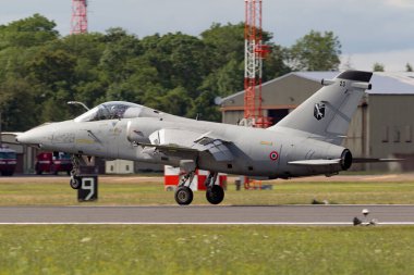 RAF Fairford, Gloucestershire, İngiltere - 14 Temmuz 2014: İtalyan Hava Kuvvetleri (Aeronautica Militare Italiana) AMX Uluslararası AMX A-11 kara saldırısı uçağı MM7115 uçuş testi Filosu Reparto Sperimentale Volo.