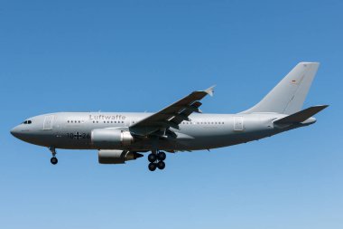 RAF Fairford, Gloucestershire, İngiltere - 10 Temmuz 2014: Alman Hava Kuvvetleri (Luftwaffe) Airbus A310-304 çok delikli tanker taşımacılığı (MRTT).