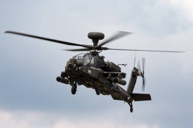 RAF Fairford, Gloucestershire, İngiltere - 13 Temmuz 2014: AgustaWestland WAH-64D AH1 saldırı helikopteri İngiliz Hava Kuvvetleri 'nden ZJ 172.