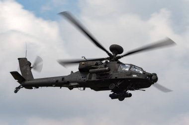 RAF Fairford, Gloucestershire, İngiltere - 13 Temmuz 2014: AgustaWestland WAH-64D AH1 saldırı helikopteri İngiliz Hava Kuvvetleri 'nden ZJ 172.