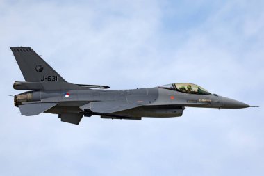 RAF Fairford, Gloucestershire, İngiltere - 13 Temmuz 2014: Hollanda Kraliyet Hava Kuvvetleri (Koninklijke Luchtmacht) General Dynamics F-16AM Falcon askeri jet uçağı J-631.