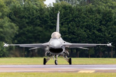 RAF Fairford, Gloucestershire, İngiltere - 13 Temmuz 2014: Hollanda Kraliyet Hava Kuvvetleri (Koninklijke Luchtmacht) General Dynamics F-16AM Falcon askeri jet uçağı J-631.