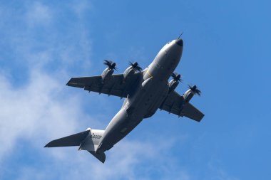 RAF Fairford, Gloucestershire, İngiltere - 12 Temmuz 2014: Airbus Military (Airbus Savunma ve Uzay) A400M Atlas 4 motorlu büyük askeri nakliye uçağı F-WWMZ.