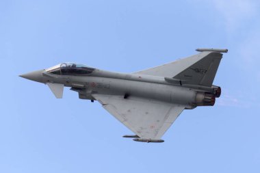 RAF Fairford, Gloucestershire, İngiltere - 14 Temmuz 2014: İtalyan Hava Kuvvetleri (Aeronautica Militare Italiana) Eurofighter EF-2000 Typhoon multirole savaş uçağı MM7288 uçuş test filosu Reparto Sperimentale Volo. 