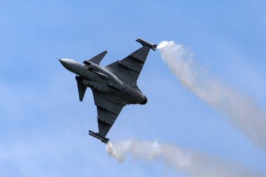 RAF Fairford, Gloucestershire, İngiltere - 10 Temmuz 2014: İsveç Hava Kuvvetleri Saab JAS-39C Gripen çok delikli savaş uçağı 39227.