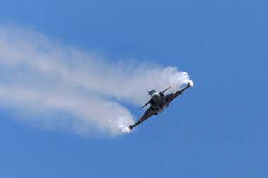 RAF Fairford, Gloucestershire, İngiltere - 10 Temmuz 2014: İsveç Hava Kuvvetleri Saab JAS-39C Gripen çok delikli savaş uçağı 39227.