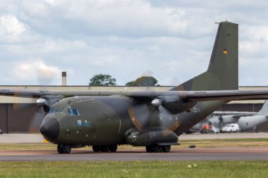 RAF Fairford, Gloucestershire, İngiltere - 14 Temmuz 2014: Alman Hava Kuvvetleri (Luftwaffe) Transall C-160D çift motorlu askeri nakliye uçağı.