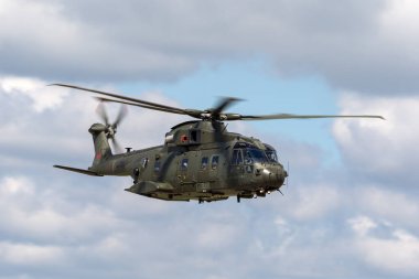 RAF Fairford, Gloucestershire, İngiltere - 14 Temmuz 2014: Kraliyet Hava Kuvvetleri (RAF) AgustaWestland Merlin HC3 (EH-101) ZJ122 orta kaldırma aracı helikopter.