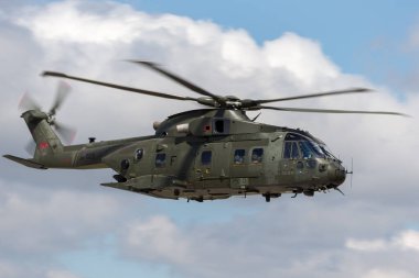 RAF Fairford, Gloucestershire, İngiltere - 14 Temmuz 2014: Kraliyet Hava Kuvvetleri (RAF) AgustaWestland Merlin HC3 (EH-101) ZJ122 orta kaldırma aracı helikopter.