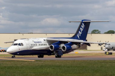 RAF Fairford, Gloucestershire, İngiltere - 14 Temmuz 2014: Airborne Atmosferik Ölçümler (FAAM) British Aerospace BAe-146-301ARA atmosferik araştırma uçağı G-LUXE.