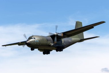 RAF Fairford, Gloucestershire, İngiltere - 10 Temmuz 2014: Alman Hava Kuvvetleri (Luftwaffe) Transall C-160D çift motorlu askeri nakliye uçağı.