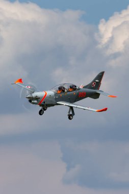 RAF Fairford, Gloucestershire, İngiltere - 11 Temmuz 2014: Polonya Hava Kuvvetleri PZL-Okecie PZL-130 TC-1 Orlik turboprop, tek motor, iki koltuk eğitmeni uçak.