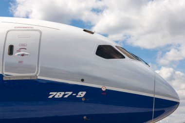 Farnborough, İngiltere - 17 Temmuz 2014: Boeing 787-9 Dreamliner ticari uçak kokpit alanı.