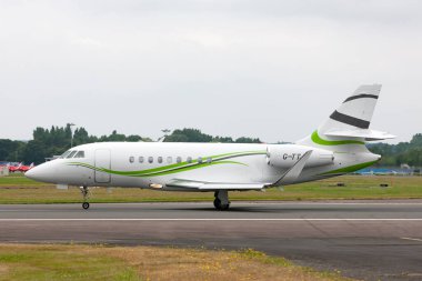 Farnborough, İngiltere - 20 Temmuz 2014: TAG Havacılık Dassault Falcon 2000S Business jet uçağı G-TTJF. 