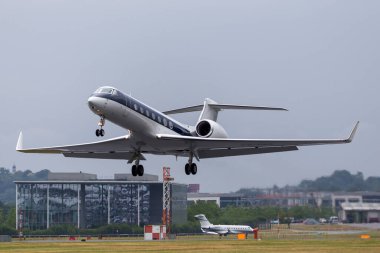 Farnborough, İngiltere - 19 Temmuz 2014: NetJets Gulfstream Havacılık G550 CS-DKK. 