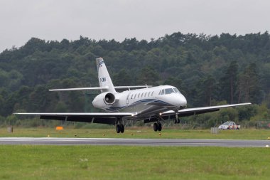 Farnborough, İngiltere - 19 Temmuz 2014: Mükemmel Hava Cessna Citation Sovereign (Cessna 680) özel jet uçağı D-CWIN.