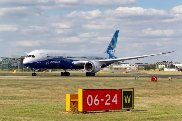 Фарнборо Великобритания Июля 2014 Года Boeing 787 Dreamliner Коммерческая Авиакомпания — стоковое фото