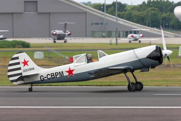 英国ファーンボロー 2014年7月20日 ヤコヴレフYak 50航空機G Cbpm航空宇宙ディスプレイチーム — ストック写真
