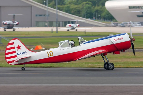 Farnborough Juli 2014 Yakovlev Yak Aircraft Btzb Van Het Aerostars — Stockfoto