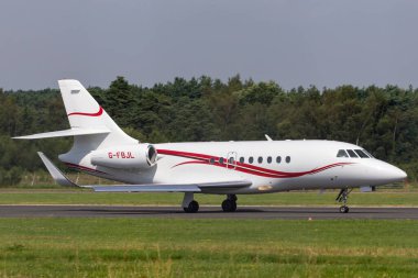 Farnborough, İngiltere - 18 Temmuz 2014: TAG Havacılık Dassault Falcon 2000 G-FBJL.
