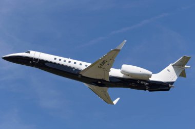 Farnborough, İngiltere - 18 Temmuz 2014: Embraer Legacy 600 (EMB-135BJ) lüks iş jeti G-RHMS. 