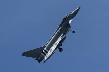 Farnborough, İngiltere - 19 Temmuz 2014: Kraliyet Hava Kuvvetleri (RAF) Eurofighter EF-2000 Typhoon FGR4 ZK308 from No.29 (R) Squadron based at RAF Coningsby.