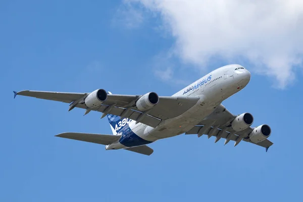 Farnborough Großbritannien Juli 2014 Airbus A380 841 Großes Vierstrahliges Verkehrsflugzeug — Stockfoto