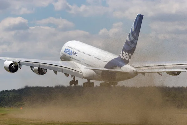 Фарнборо Великобритания Июля 2014 Года Airbus A380 841 Большой Четырехмоторный — стоковое фото