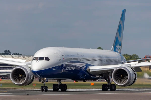 Фарнборо Великобритания Июля 2014 Года Boeing 787 Dreamliner Коммерческая Авиакомпания — стоковое фото