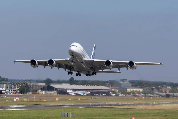 Фарнборо Великобритания Июля 2014 Года Airbus A380 841 Большой Четырехмоторный — стоковое фото