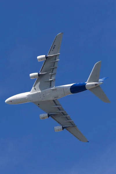 イギリスのファーンボロー 2014年7月19日 エアバスA380 841大型4機の民間航空機F Wwow — ストック写真