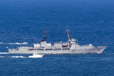Sydney, Avustralya - 4 Ekim 2013: Nijerya Donanması NNNS Thunder (F90) Cutter (Eski Birleşik Devletler Sahil Güvenlik USCGC Chase, Hamilton sınıfı kesicisi).