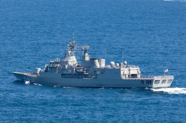 Sydney, Avustralya - 11 Ekim 2013: HMAS Parramatta (FFH 154) Sidney Limanı Kraliyet Donanması Anzak sınıfı firkateyni.