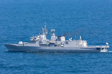 Sydney, Avustralya - 11 Ekim 2013: HMNZS Te Mana (F111) Anzak sınıfı firkateynleri ve Yeni Zelanda Kraliyet Donanması 'ndan biri Sydney Limanı' ndan ayrılıyor..