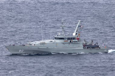 Sydney, Avustralya - 11 Ekim 2013: HMAS Broome (ACPB 90) Avustralya Kraliyet Donanması Armidale sınıfı devriye botu.