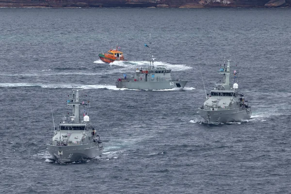 シドニー オーストラリア 2013年10月11日 Hmas Broome Acpb とHmas Bundaberg Acpb オーストラリア海軍のArmidaleクラスの哨戒艇 — ストック写真